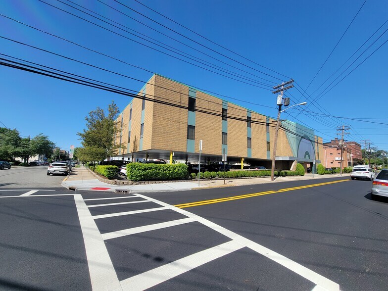 71 Union Ave, Rutherford, NJ à louer - Photo de l’immeuble – Image 2 sur 7