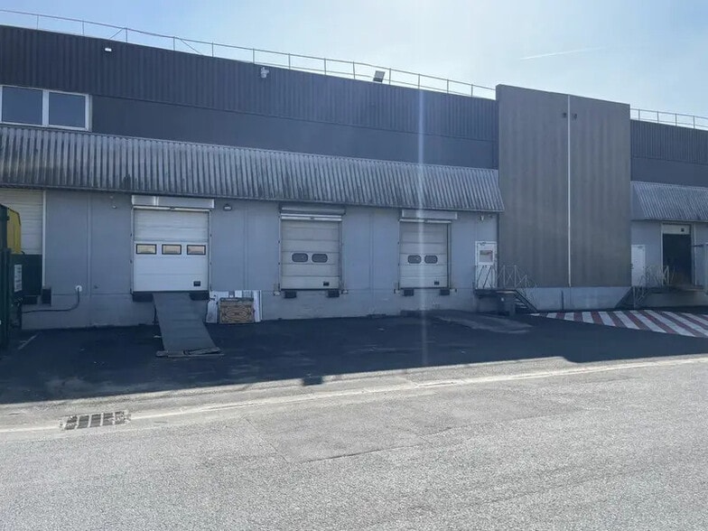 Avenue Du Colonel Rol-Tanguy, Stains à louer - Photo de l’immeuble – Image 1 sur 8