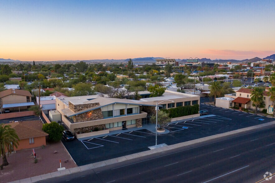 2030 E Speedway Blvd, Tucson, AZ à louer - Aérien – Image 3 sur 4