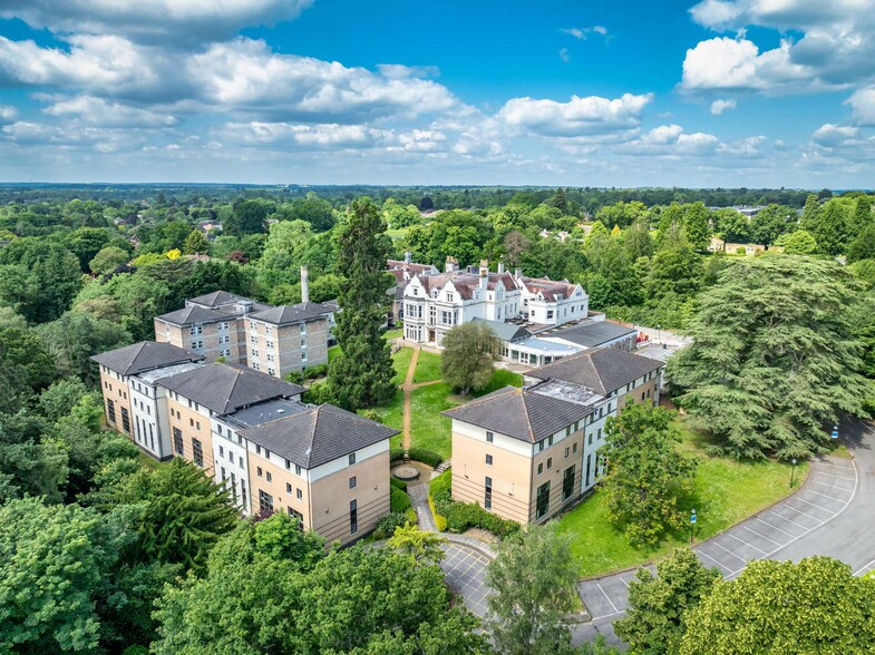 Coopers Hill Ln, Egham à vendre - Photo principale – Image 1 sur 3
