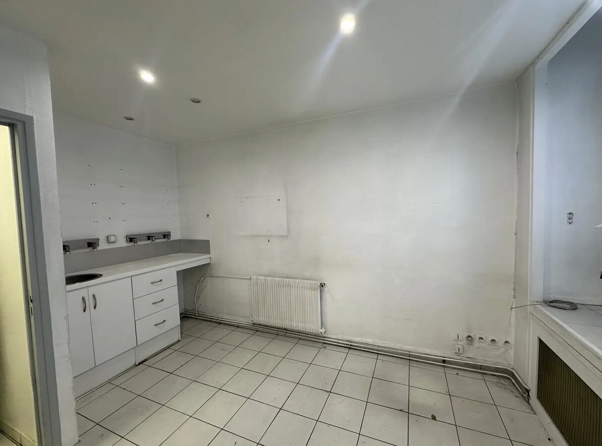 6 Rue Meynadier, Paris, PAR 75019 - Lot 1 - - Photo intérieure - Image 2 of 5