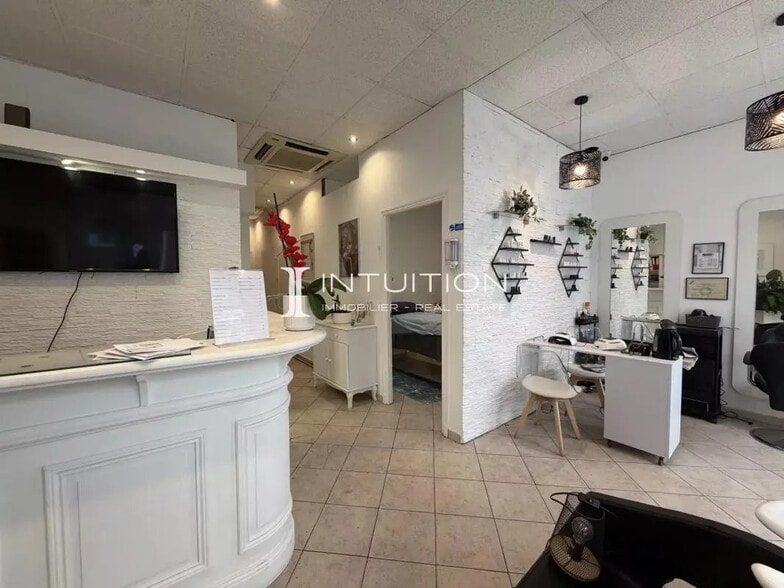 Local commercial dans Cannes à vendre - Photo intérieure – Image 2 sur 24