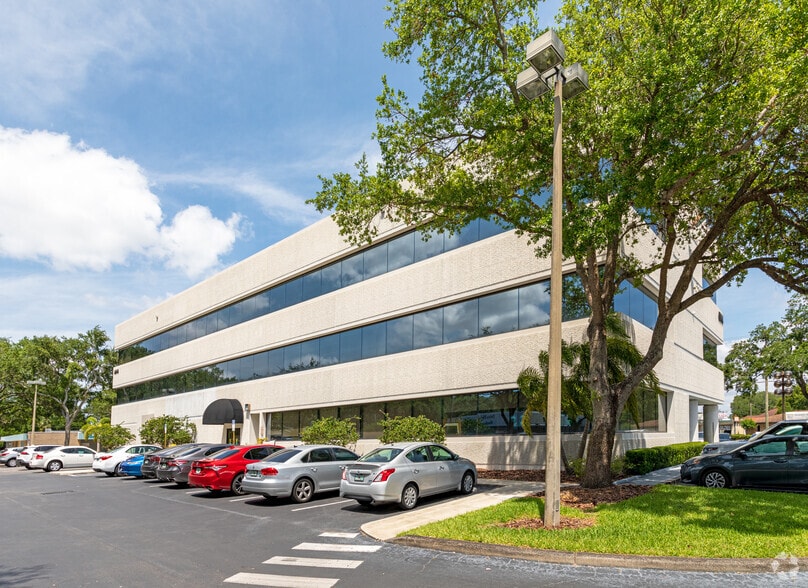 4150 N Armenia Ave, Tampa, FL à louer - Photo de l’immeuble – Image 1 sur 11