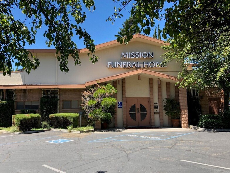 22297 Mission Blvd, Hayward, CA à vendre - Photo de l’immeuble – Image 1 sur 14