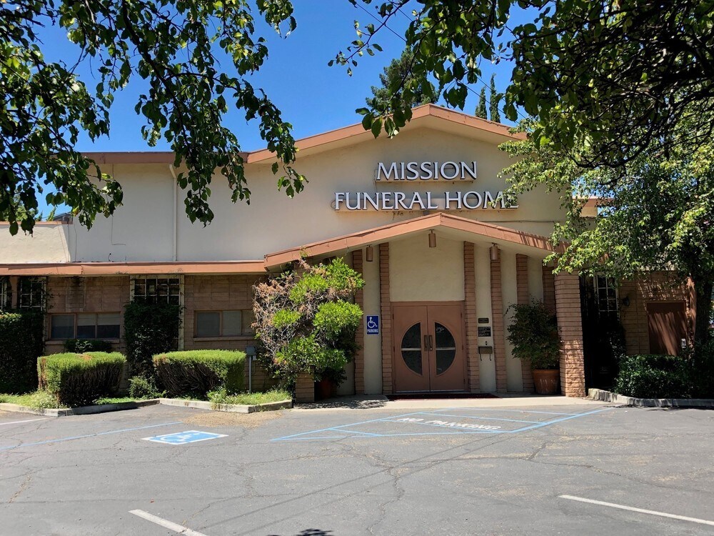 22297 Mission Blvd, Hayward, CA à vendre Photo de l’immeuble– Image 1 sur 15