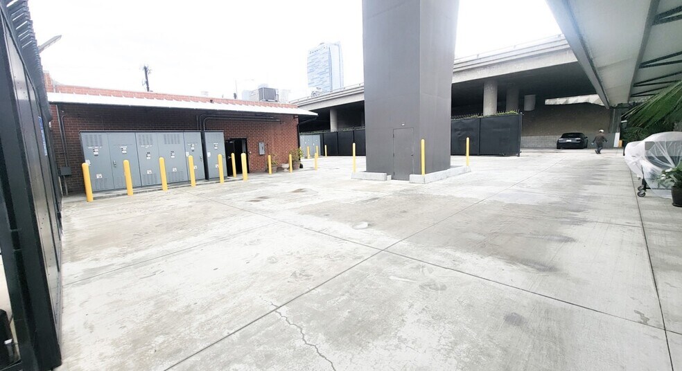 1320 W 12th Pl, Los Angeles, CA à louer - Photo de l’immeuble – Image 2 sur 2