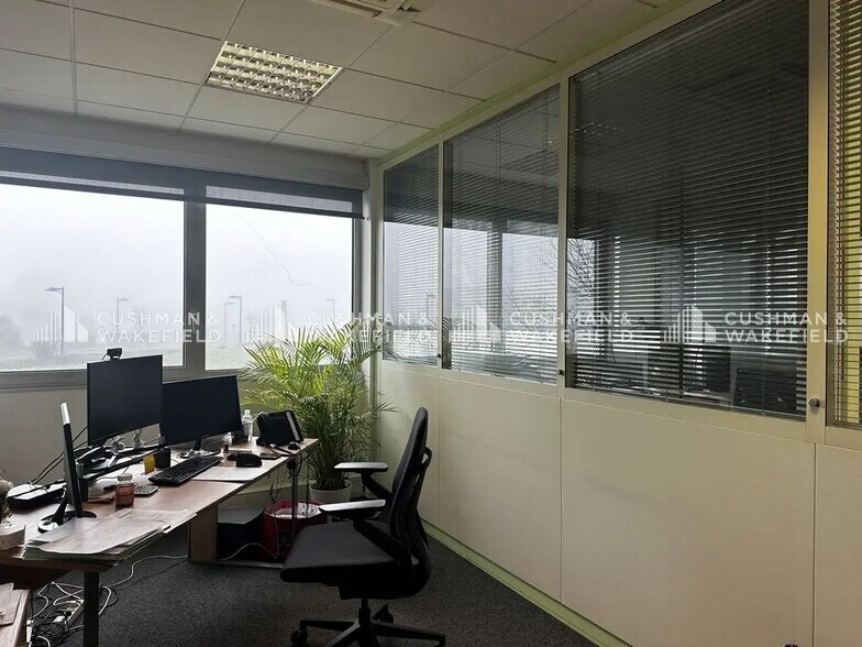 Bureau dans Entzheim à louer - Photo de l’immeuble – Image 2 sur 12