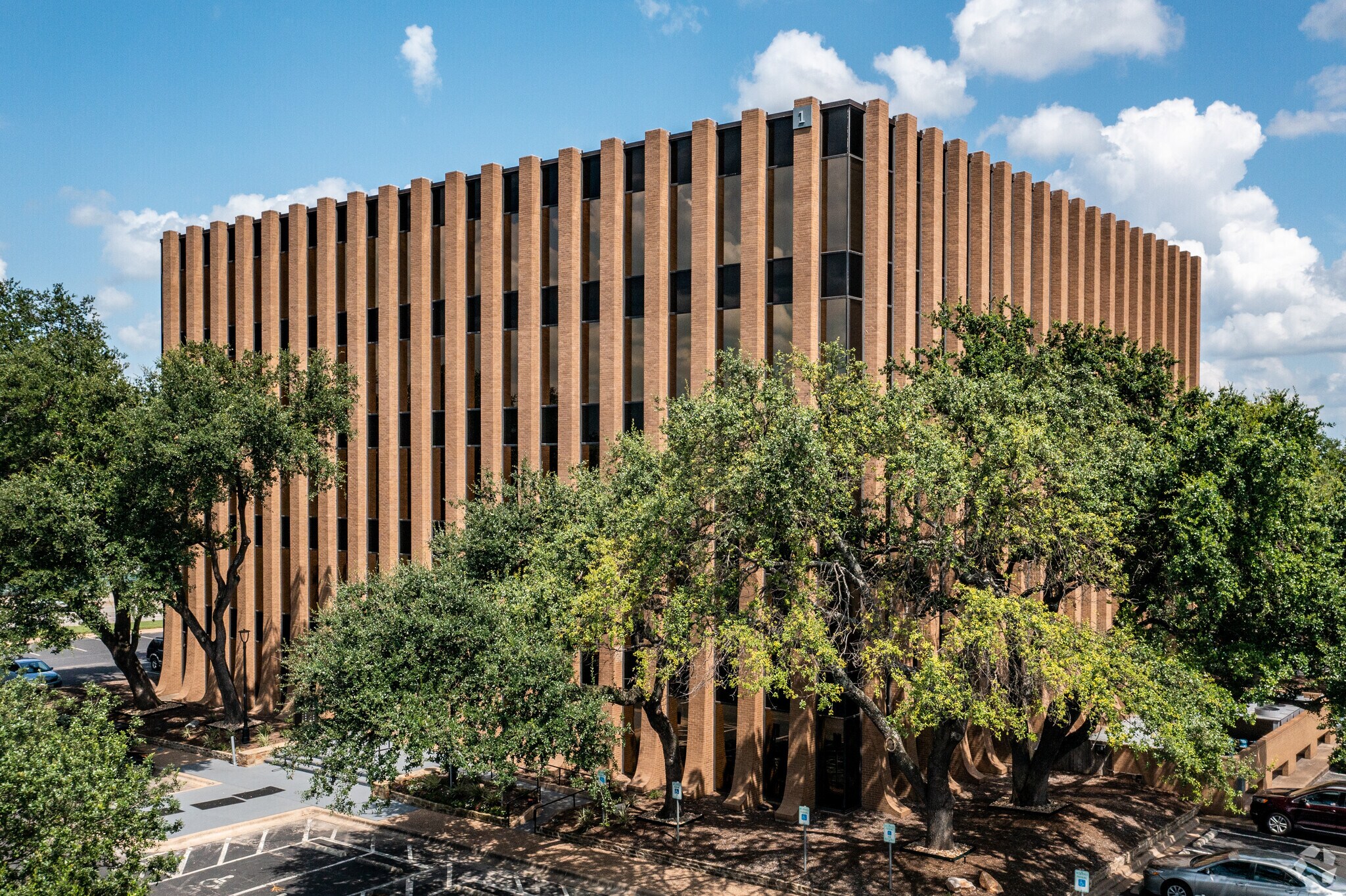 7700 Chevy Chase Dr, Austin, TX à louer Photo de l’immeuble– Image 1 sur 23