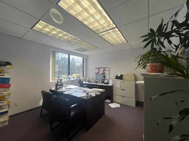 128 Radio Circle Dr, Mount Kisco, NY à louer - Photo intérieure – Image 3 sur 7