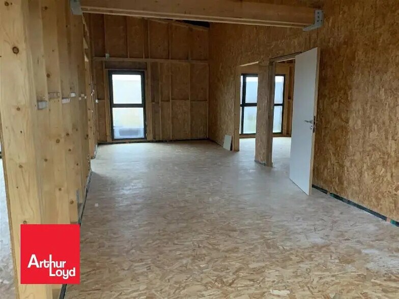 Bureau dans Mainvilliers à louer - Photo de l’immeuble – Image 2 sur 3