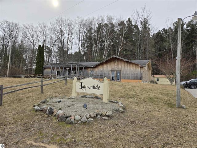 56 French Rd, Lake Leelanau, MI à vendre Photo principale– Image 1 sur 9