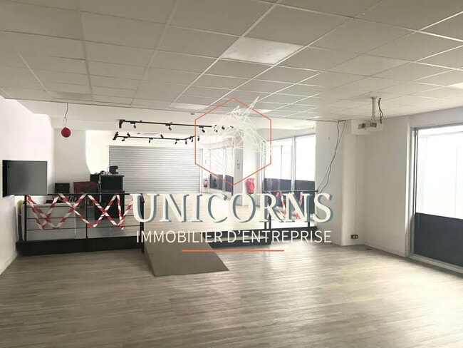 Plus de détails pour Local commercial à louer