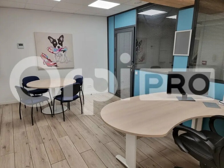Bureau dans Compiègne à louer - Photo de l’immeuble – Image 2 sur 4