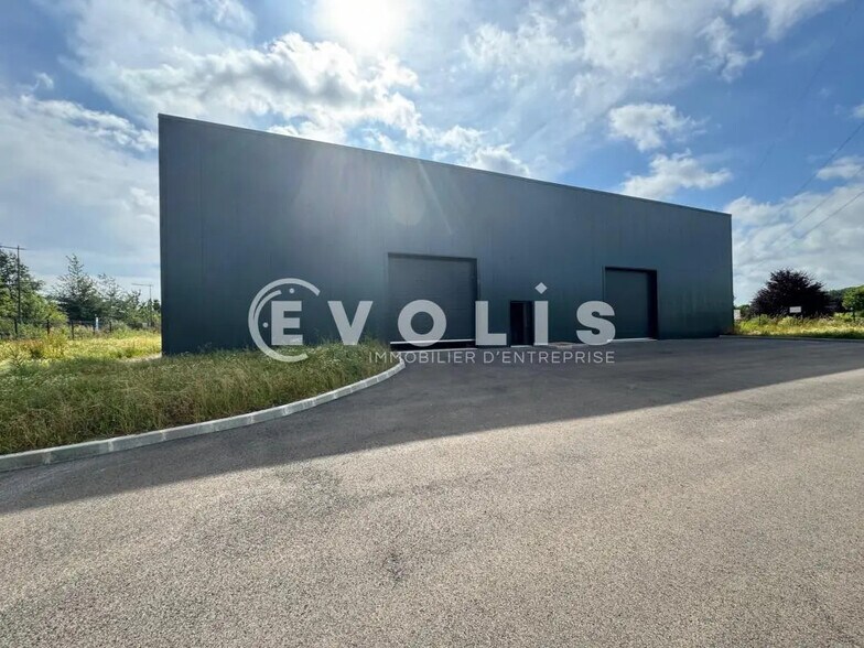 Local d'activités dans Flixecourt à vendre - Photo de l’immeuble – Image 2 sur 2