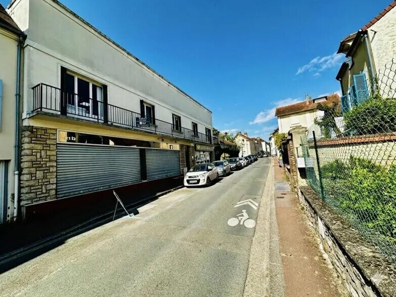 Local d’activités dans Verneuil-sur-Seine à louer - Photo de l’immeuble – Image 3 sur 12