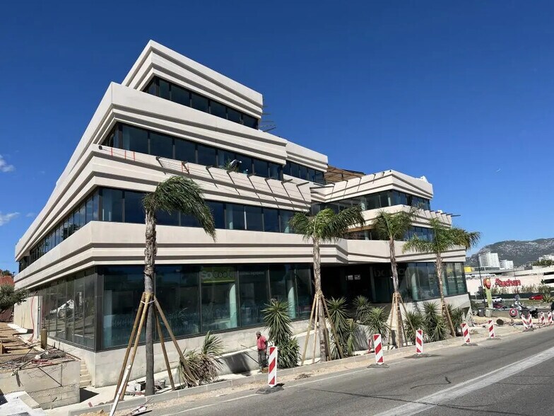 Bureau dans La Seyne-sur-Mer à louer - Photo de l’immeuble – Image 3 sur 22