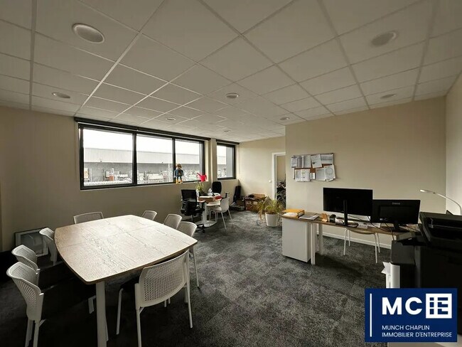 Plus de détails pour Local d’activités à vendre