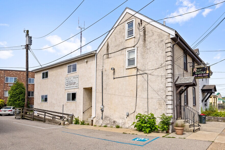 7026 Ridge Ave, Philadelphia, PA à vendre - Photo de l’immeuble – Image 2 sur 25