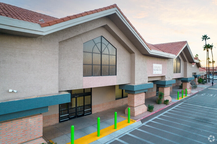 6045-6245 W Chandler Blvd, Chandler, AZ à louer - Photo principale – Image 2 sur 13