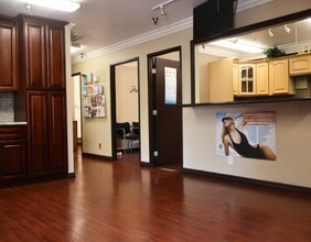 1617 E 1st St, Santa Ana, CA à louer Hall d’entrée– Image 1 sur 2