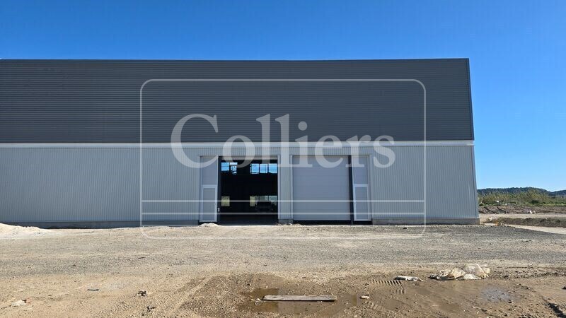 Local d'activités dans Marignane à vendre - Photo de l’immeuble – Image 3 sur 7