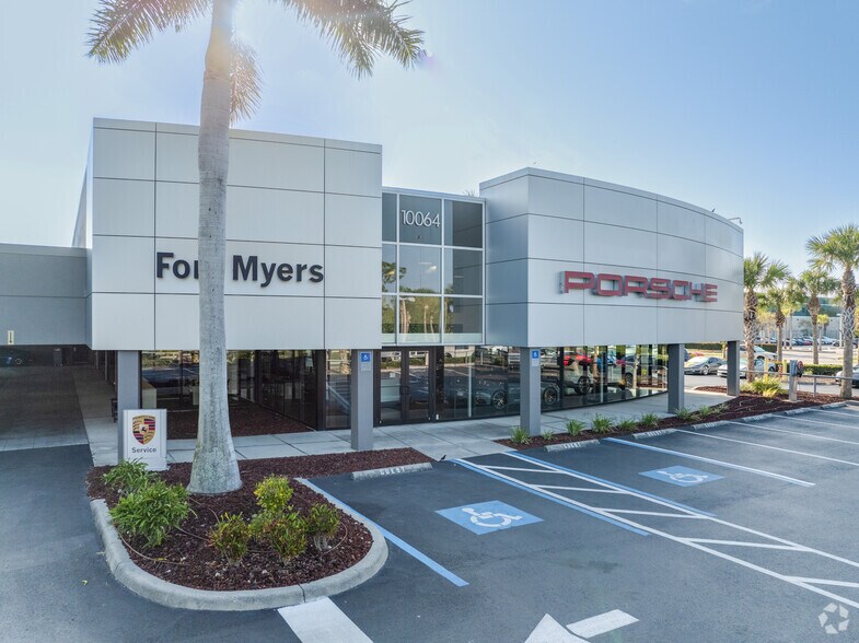 10064 Daniels Interstate Ct, Fort Myers, FL à vendre - Photo de l’immeuble – Image 1 sur 6