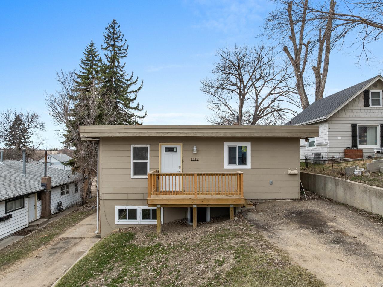 1113 10th St NW, Minot, ND à vendre Photo principale– Image 1 sur 34