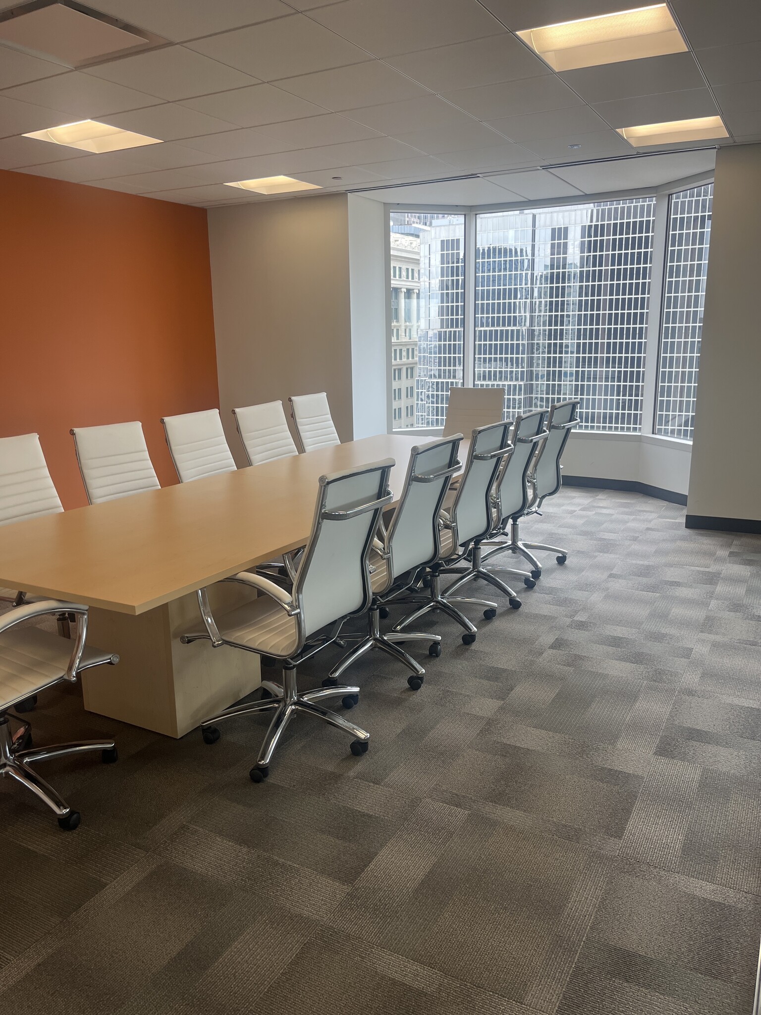 425 S Financial Pl, Chicago, IL à louer Photo de l’immeuble– Image 1 sur 5