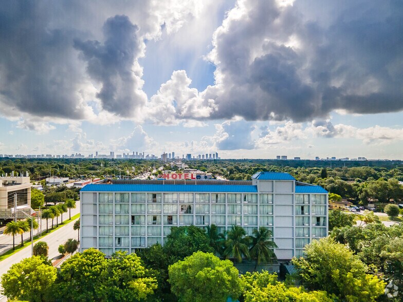 148 NW 167th St, Miami, FL à vendre - Photo de l’immeuble – Image 3 sur 7