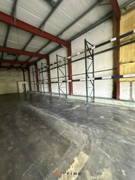 Local d’activités dans Aulnay-sur-Mauldre à louer - Photo de l’immeuble – Image 3 sur 4