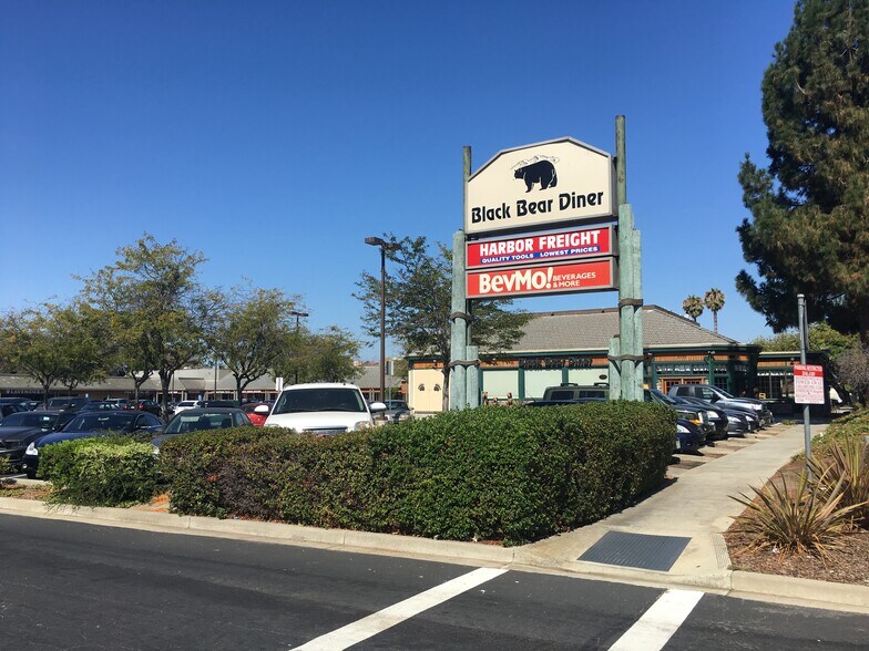 5127-5171 Mowry Ave, Fremont, CA à louer - Photo de l’immeuble – Image 3 sur 6
