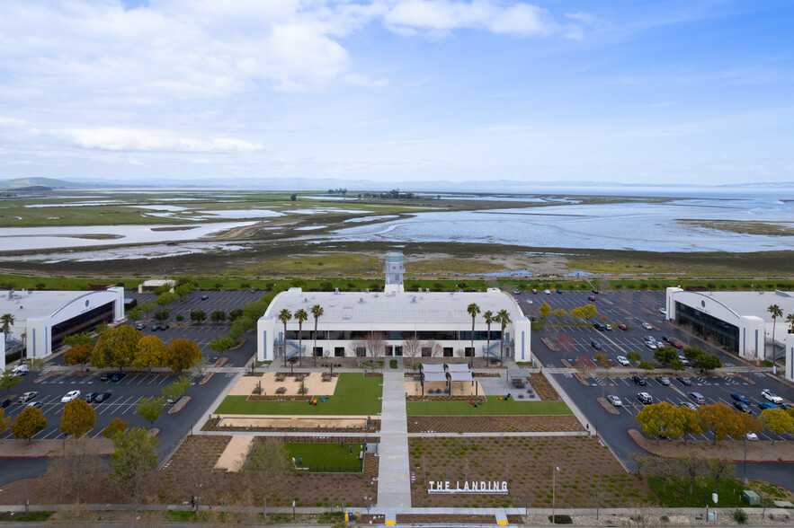 2-10 Hamilton Lndg, Novato, CA à louer - Photo de l’immeuble – Image 1 sur 9