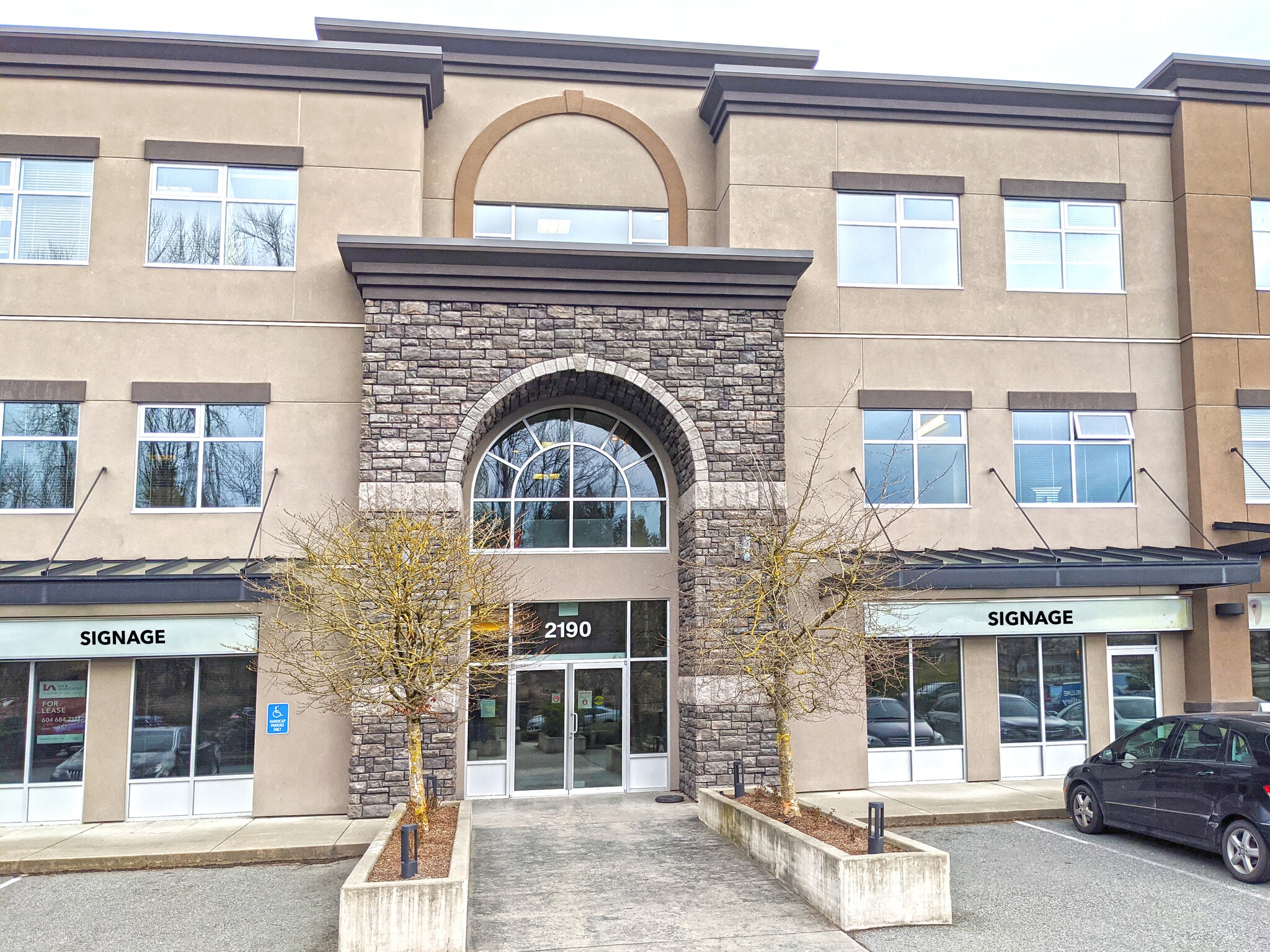 2190 W Railway St, Abbotsford, BC à louer Photo de l’immeuble– Image 1 sur 3