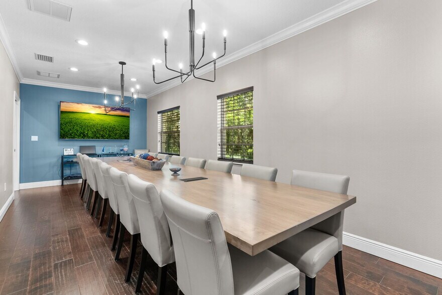 8471-8473 W Linebaugh Ave, Tampa, FL à louer - Photo intérieure – Image 3 sur 27