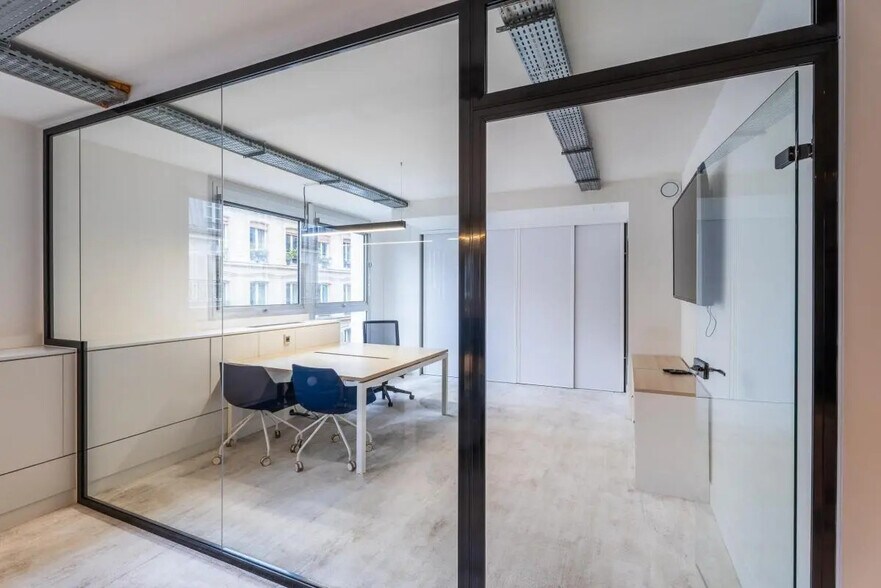 18 Rue Jean Giraudoux, Paris à louer - Photo de l’immeuble – Image 3 sur 14