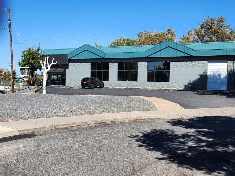 310 SE Railroad St, Bend, OR à louer - Photo principale – Image 1 sur 18