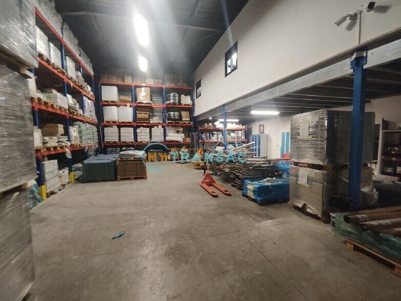 Industriel/Logistique dans Savigny-le-Temple à vendre - Photo intérieure – Image 1 sur 27