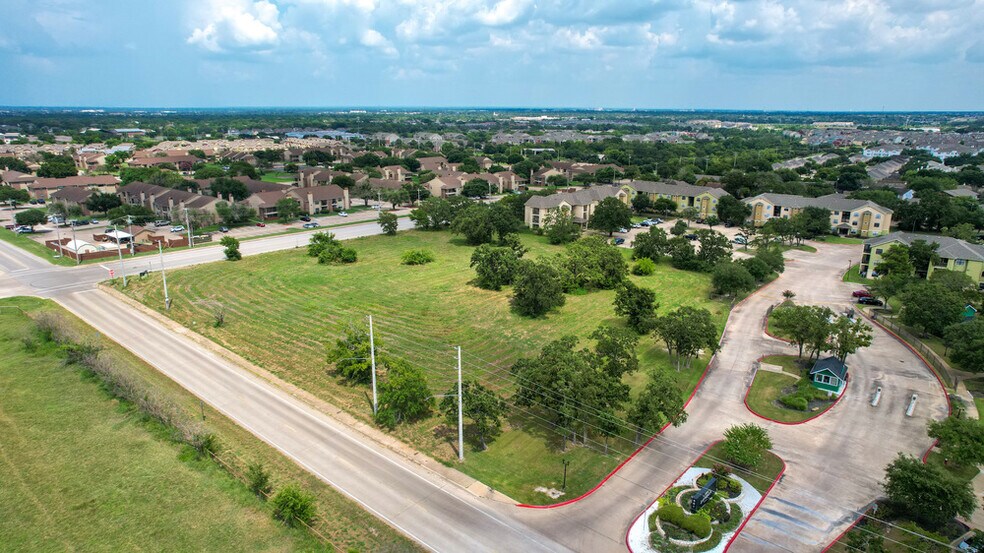 501 Luther St W, College Station, TX à vendre - Photo de l’immeuble – Image 2 sur 22