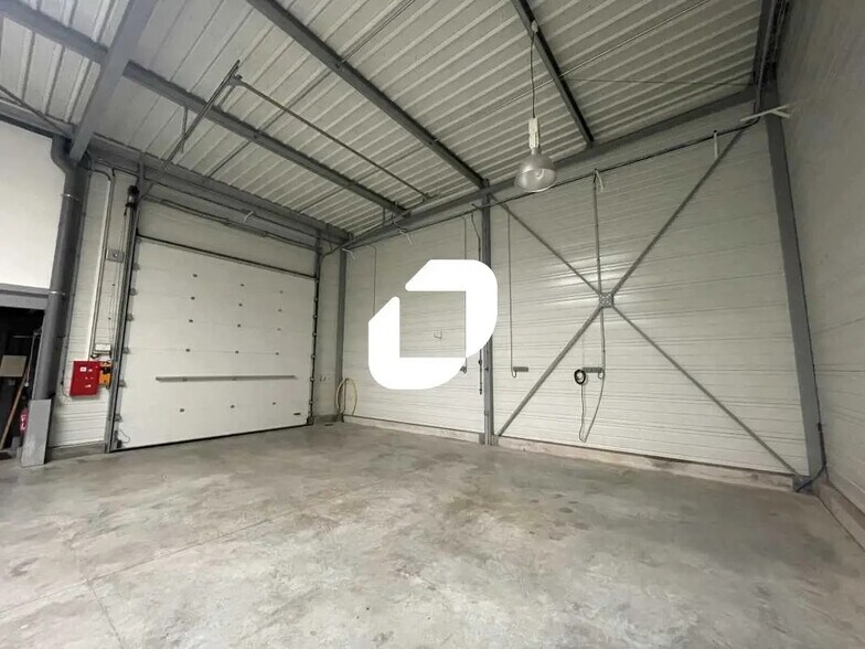 Local d’activités dans Audenge à louer - Photo de l’immeuble – Image 2 sur 8