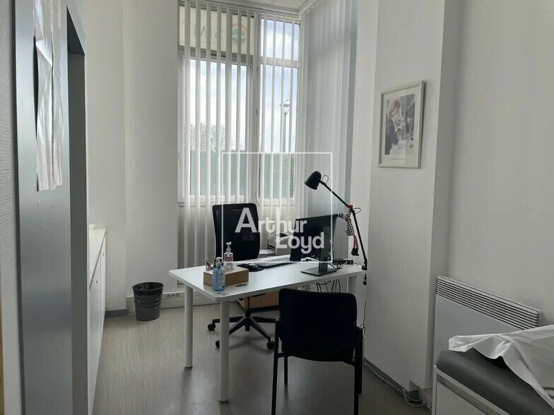 Bureau dans Lieusaint à vendre - Photo de l’immeuble – Image 3 sur 3