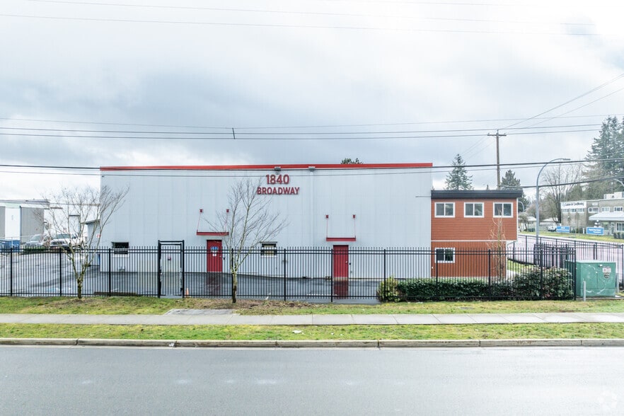 1840 Broadway St, Port Coquitlam, BC à louer - Photo principale – Image 1 sur 2