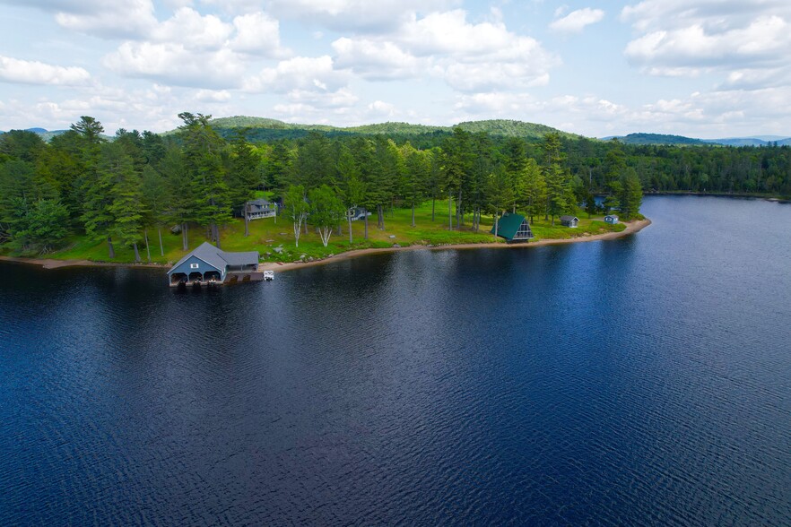 1594 Elk Pond rd, Long Lake, NY à vendre - Photo de l’immeuble – Image 1 sur 19