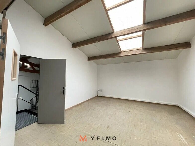 Local d'activités dans Rosny-sur-Seine à vendre - Photo de l’immeuble – Image 3 sur 7