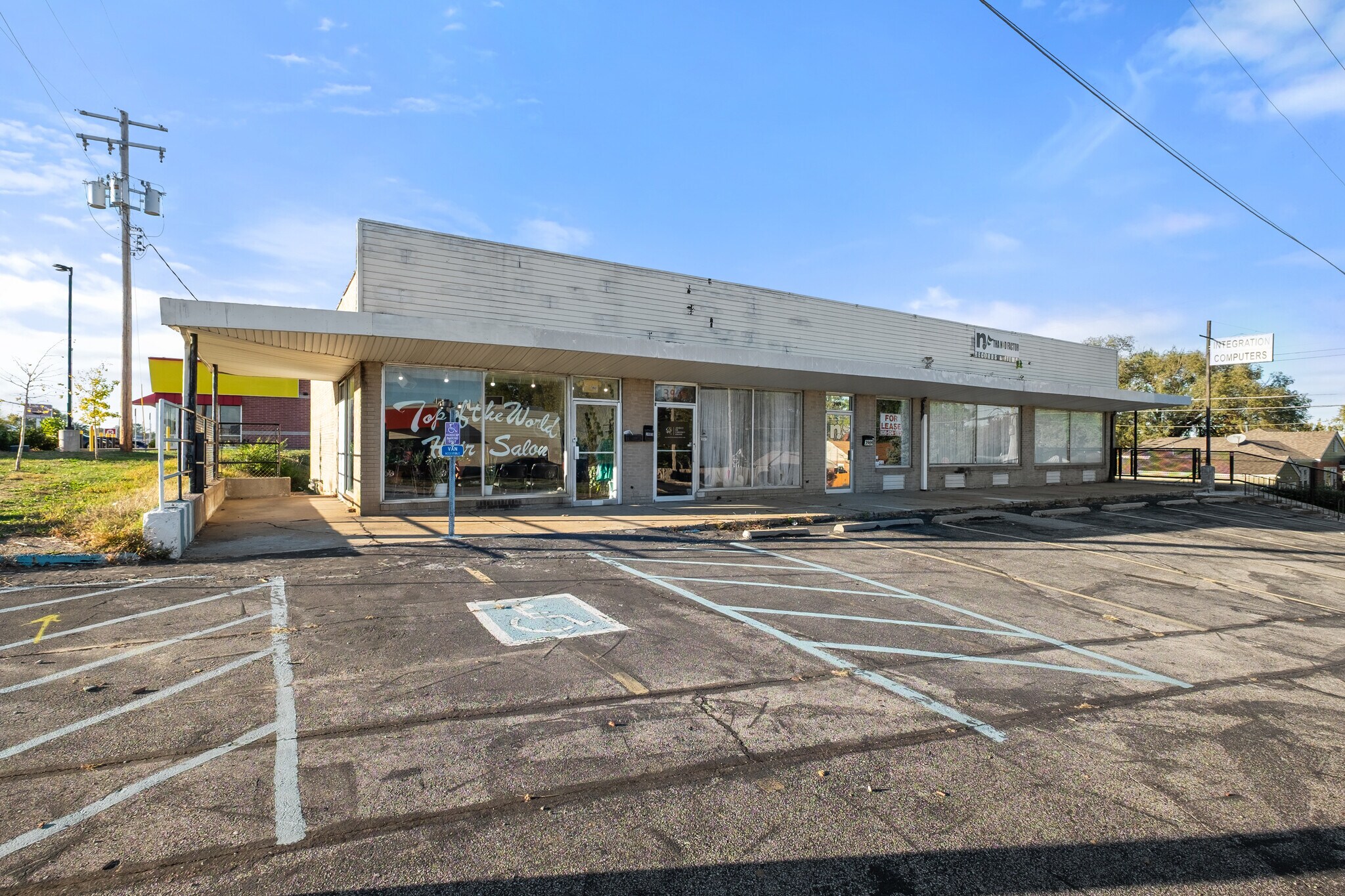 3909 Saint Timothy Ln, Saint Ann, MO à vendre Photo de l’immeuble– Image 1 sur 14