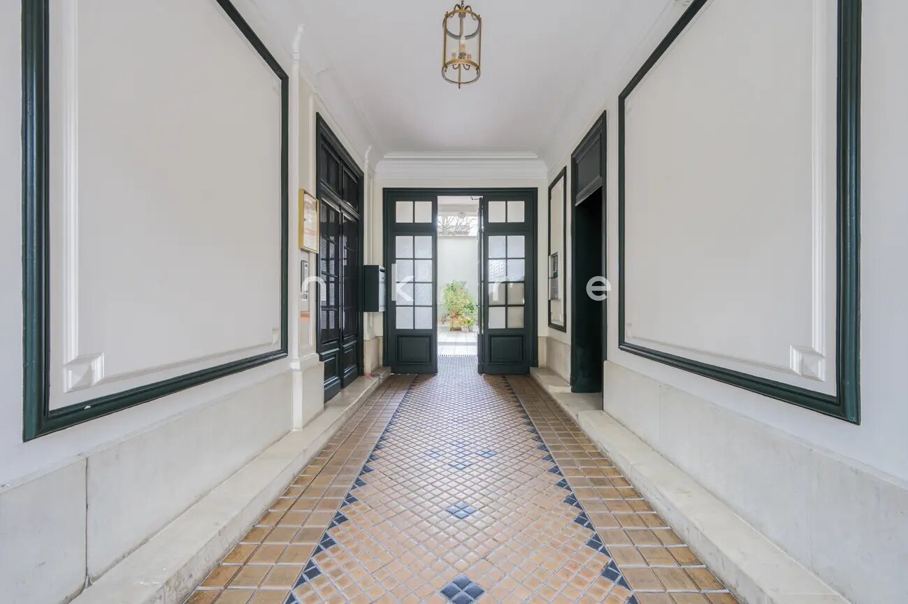 Bureau dans Paris à louer Hall d’entrée– Image 1 sur 8