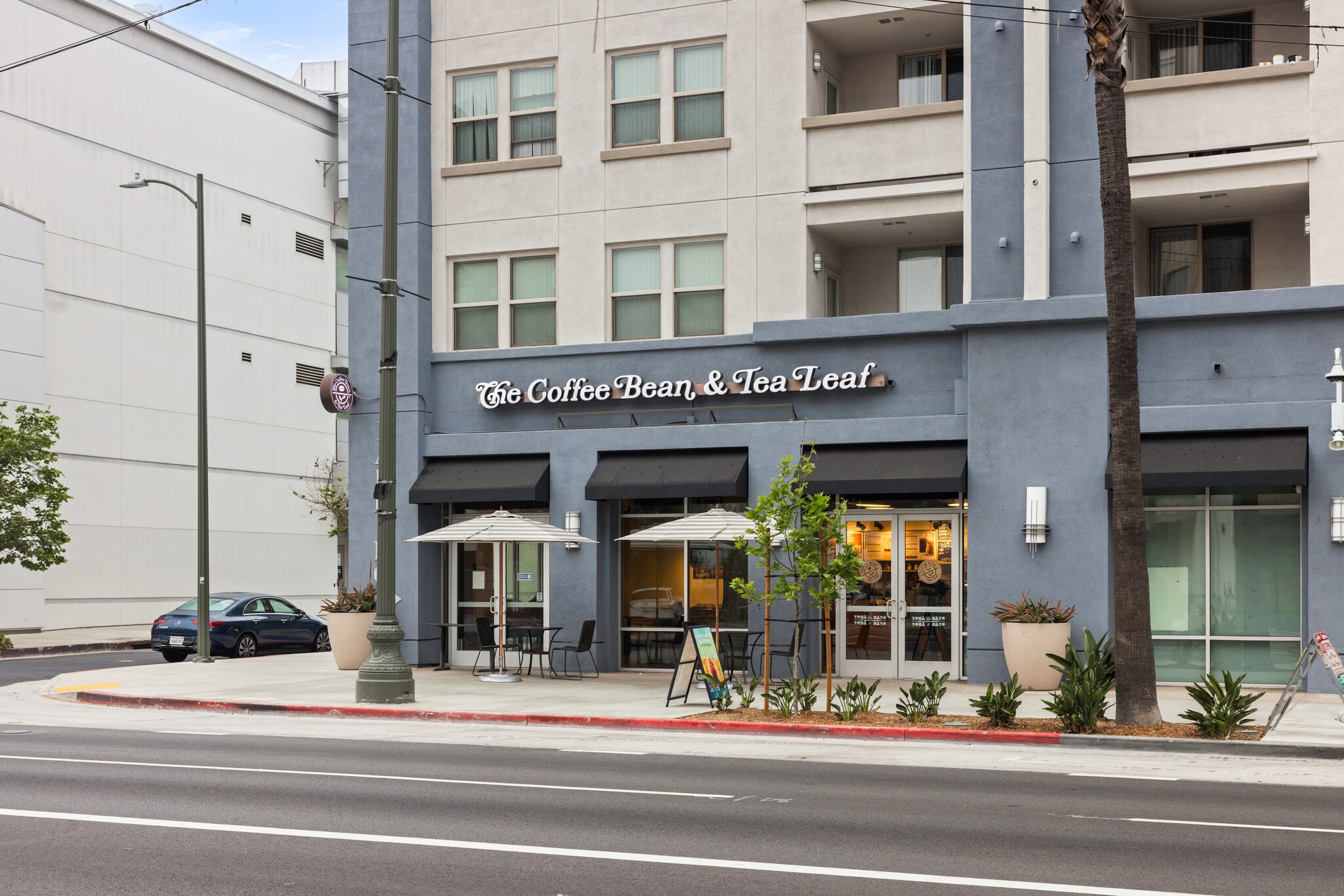 5115 Wilshire Blvd, Los Angeles, CA à louer Photo de l’immeuble– Image 1 sur 8