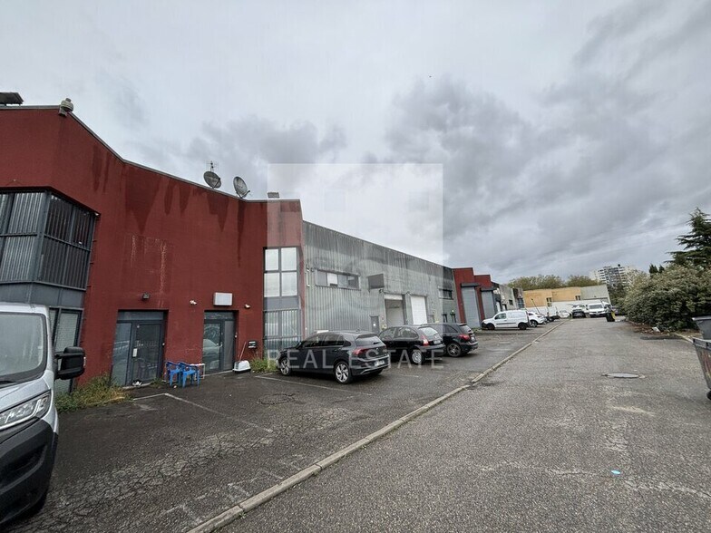 Local d'activités dans Villeurbanne à vendre - Photo de l’immeuble – Image 2 sur 12