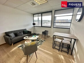 155 Rue Paul Langevin, Aix-en-Provence à louer Photo de l’immeuble– Image 2 sur 7