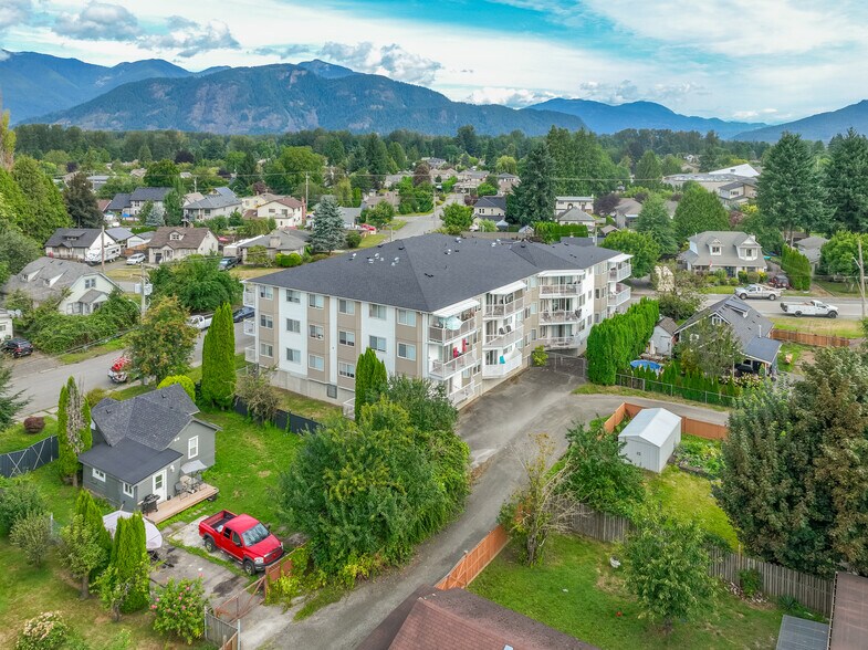 45766 Av Henderson, Chilliwack, BC à vendre - Photo de l’immeuble – Image 2 sur 3