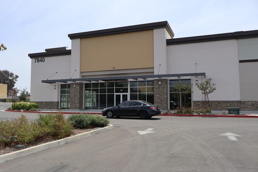 7920-7990 Limonite Ave, Jurupa Valley, CA à louer - Photo de l’immeuble – Image 3 sur 6